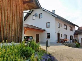 Гостиница Holiday home on the first floor with private entrance and large garden  Глайссенберг